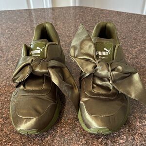 PUMA FENTY RIHANNA GREEN SATIN BOW SNEAKERS-7.5